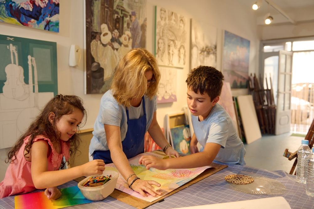 Free online resources with art lessons for kids.